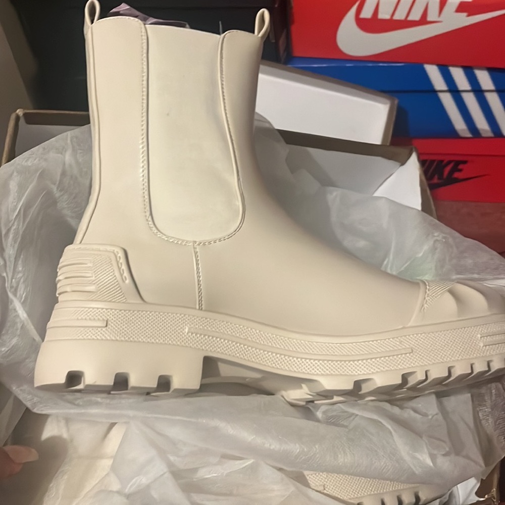 Cream ankle boot